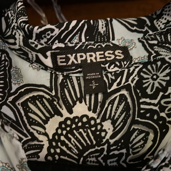 EXPRESS Black/Pale Blue/Cream Floral Cold Shoulder Button Up Blouse, Small, GUC. - Picture 8 of 9